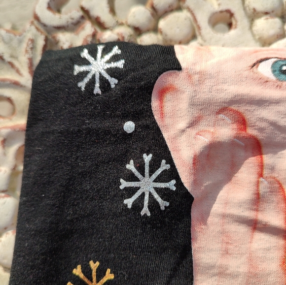 Home Alone Christmas tee. - Picture 5 of 8